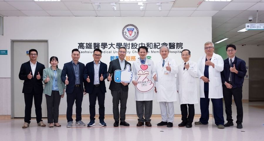 ▲王照元院長(中)帶領高醫智慧醫療、臨床研究、醫學教育等團隊與胡志明醫藥大學醫院副院長Nguyen Hoang Dinh(左五)所領軍參訪團等核心主管合影。