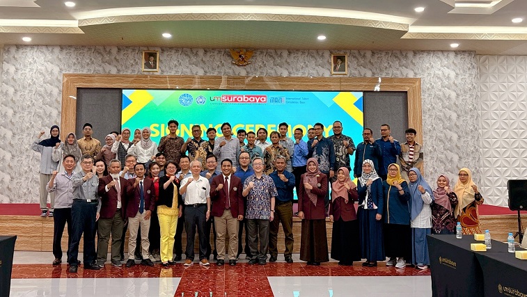 ▲聖約翰科大與印尼泗水穆罕默迪亞大學(UM Surabaya)舉行雙聯學位簽約典禮,雙方師生與產學合作夥伴齊聚一堂,見證臺印高教攜手合作的重要時刻。