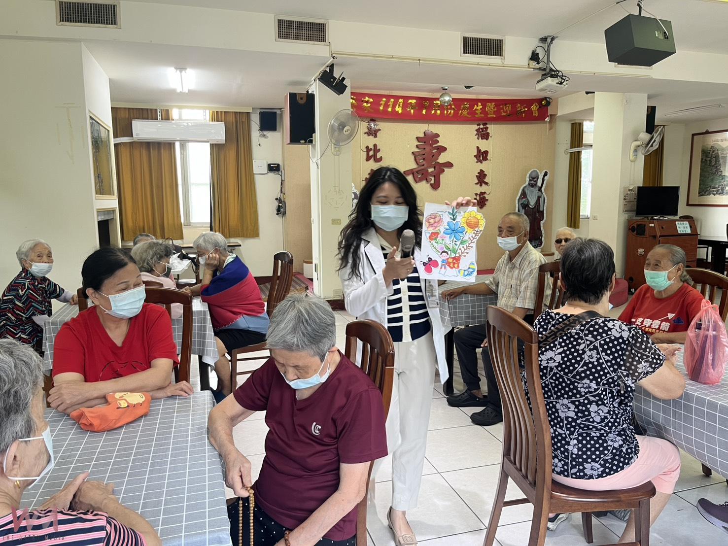 （有影片）／彰化榮家剪紙迎父親節　百歲長輩巧手創作傳遞滿滿祝福