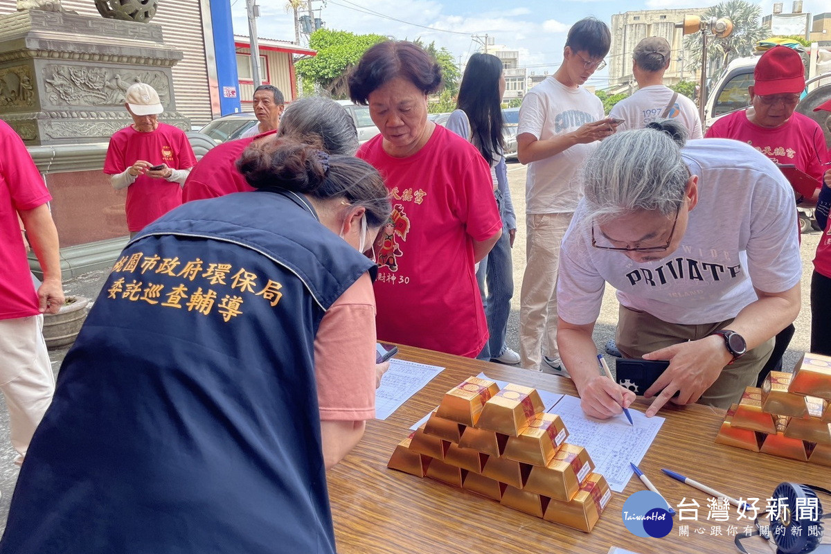 桃園市政府環保局推動中元節期間環保低碳祭祀,有15間寺廟5社區響應。<br /><br />