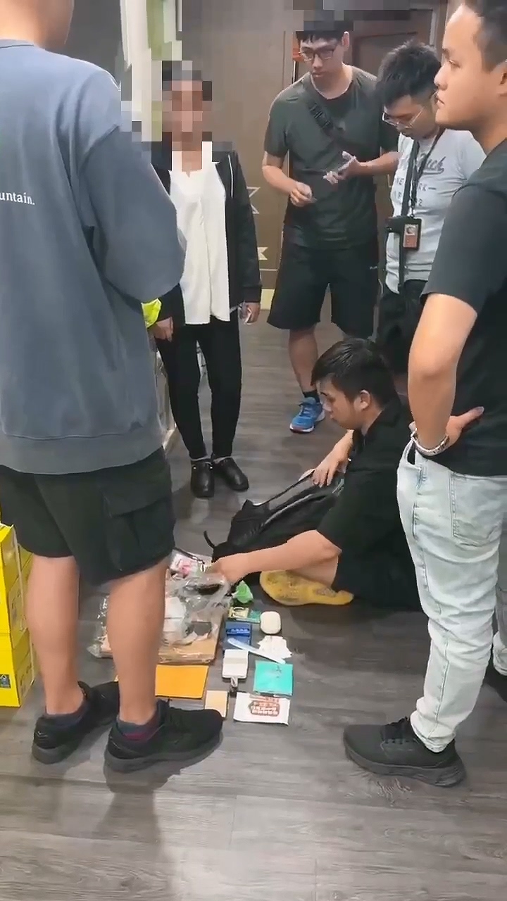 ▲單親母當車手被抓。(翻攝畫面)