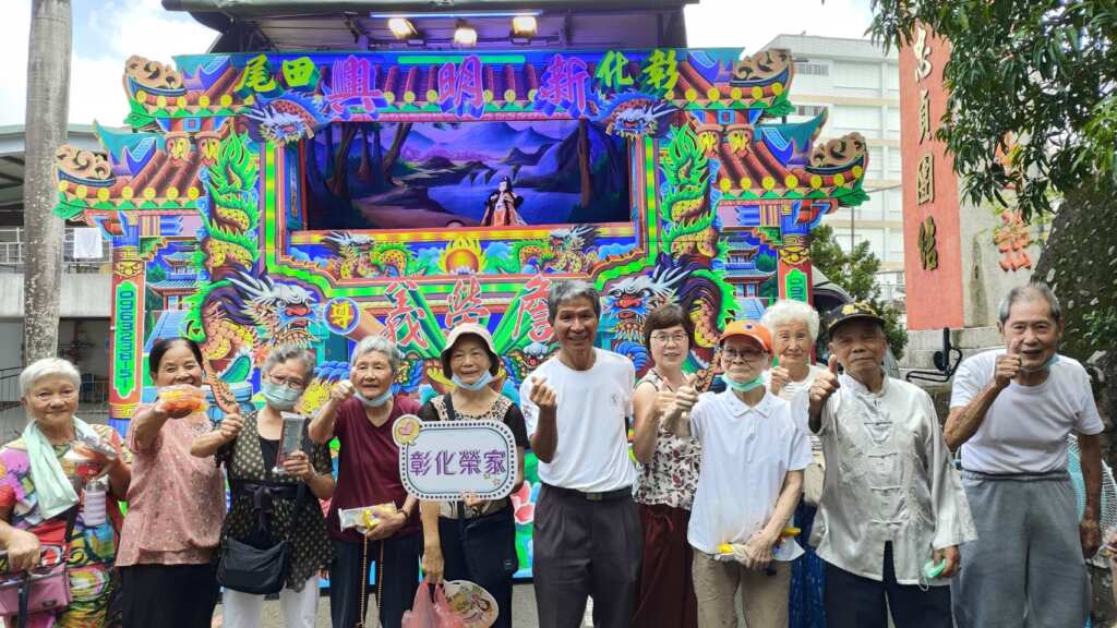 ▲彰化榮家歡慶父親節,懷舊布袋戲陪住民共度溫馨時光。(彰化榮家提供)