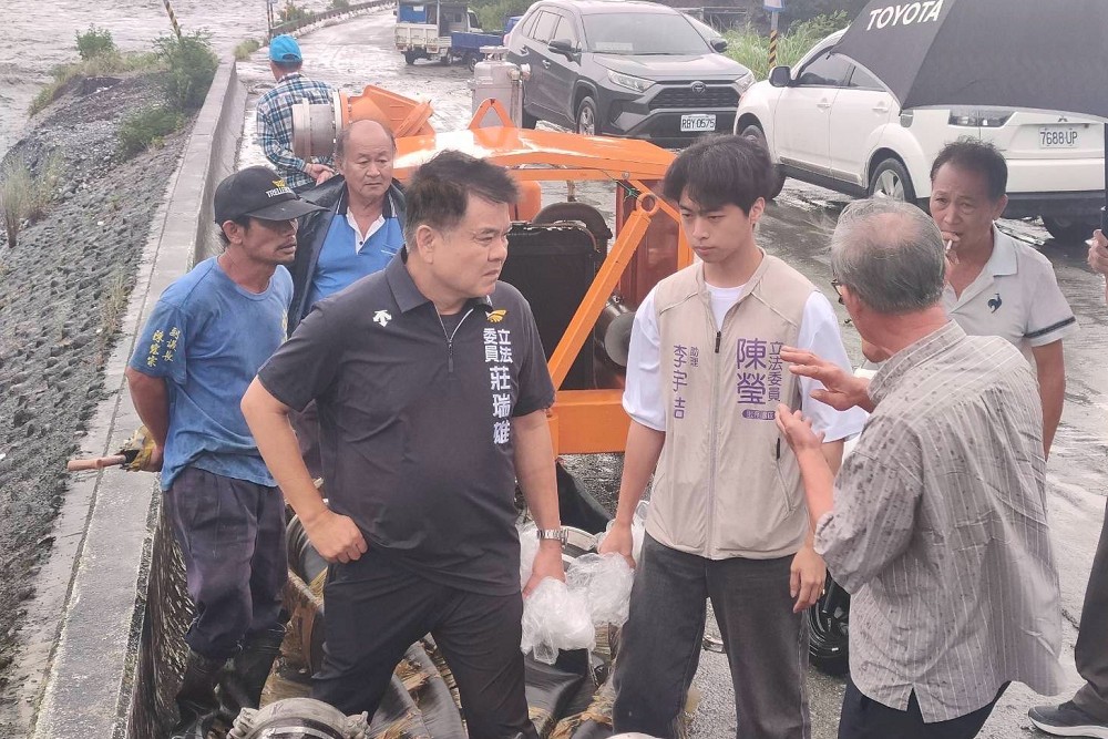 災後重建條例遭質疑獨漏台東? 行政院、莊瑞雄澄清:絕對包含其中 214 災後重建條例遭質疑獨漏台東? 行政院、莊瑞雄澄清:絕對包含其中 213