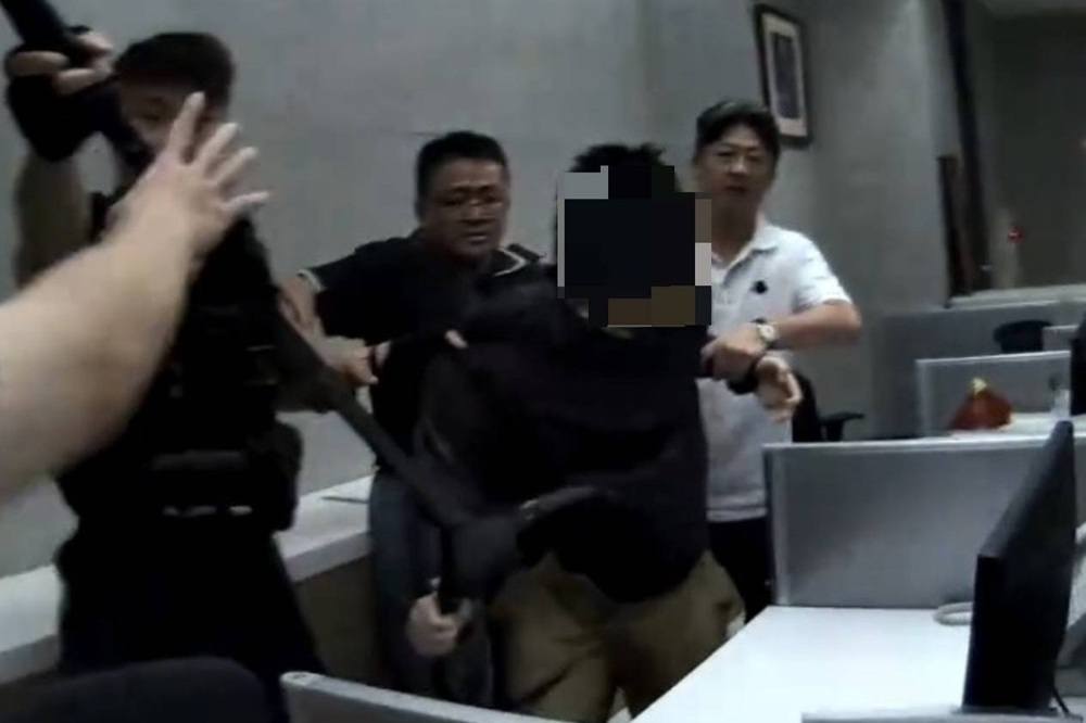 拿刀挾持佛寺女員工 40歲男揚言揭弊警隊長1招救人 221 cnews204250808a02