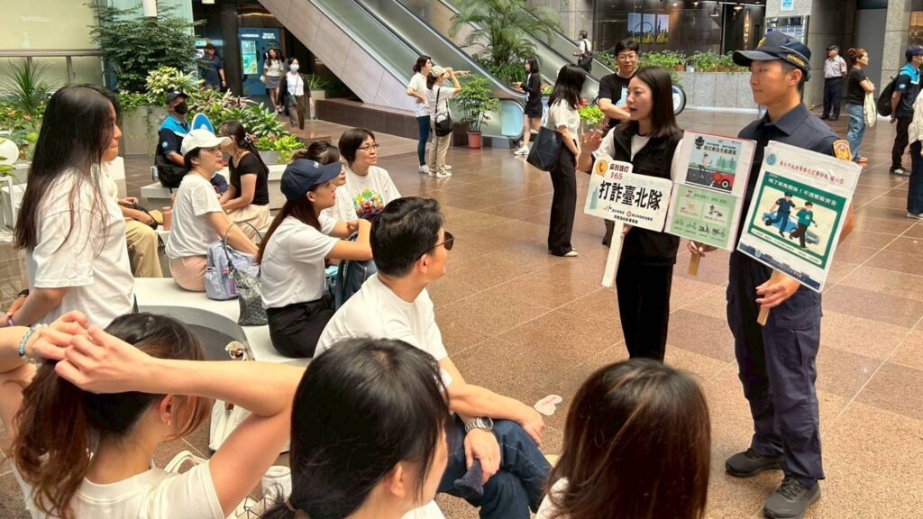 守護交通安全記者會 信義警以行動響應宣導打詐及交通安全 3 MEITU 20250808 084630367