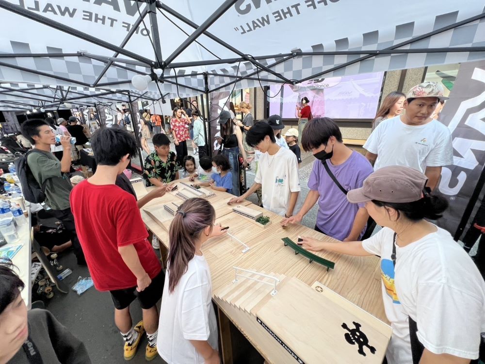 另類獨特文化魅力 新北街頭學校8/16-17 打造最嗨派對 2 《圖說》除了表演活動外,府中廣場周邊也規劃塗鴉、Freestyle饒舌、手指鼓等體驗攤位。〈文化局提供〉