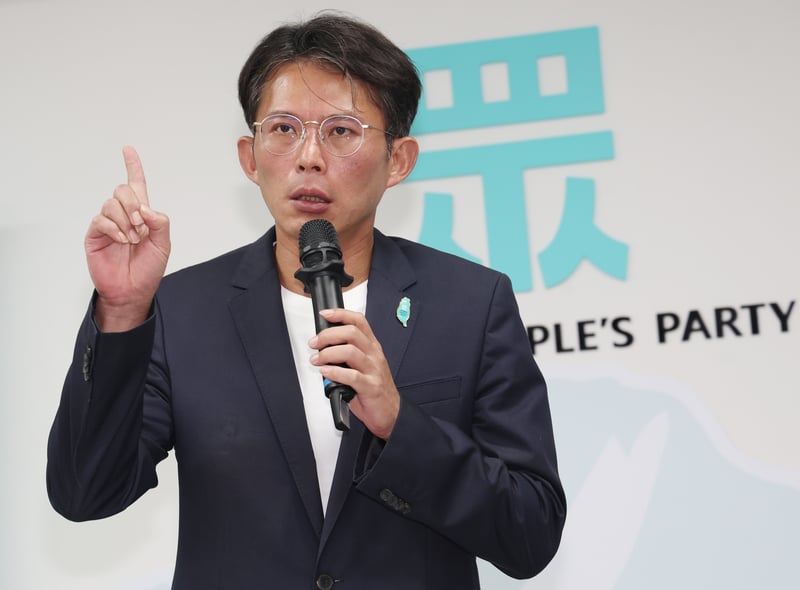 民眾黨主席黃國昌9日批評,賴政府黑箱,一直拖到昨天晚上才釋出是既有關稅加上20%訊息。中央社
