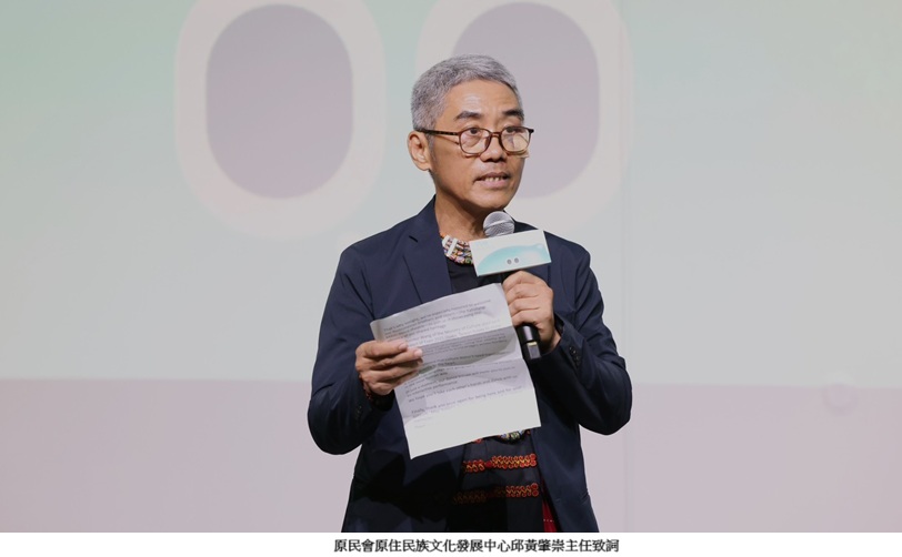 可能是 1 人、新聞中心和文字的圖像