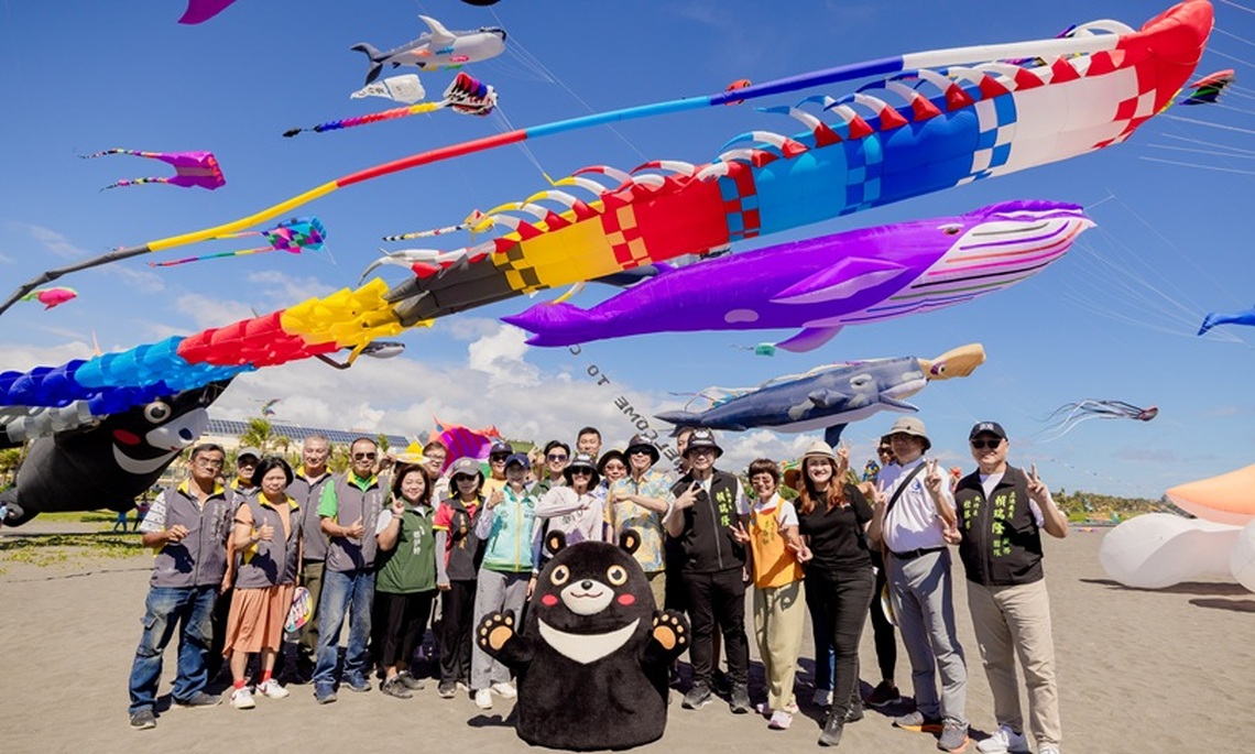 週末衝旗津!風箏x氣墊水樂園 今夏最chill海濱樂園