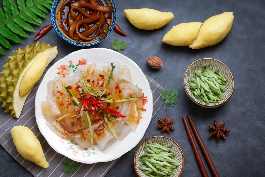 ▲全台首創榴槤市集今天愛河登場，40家榴槤限定美食挑戰你的味蕾。