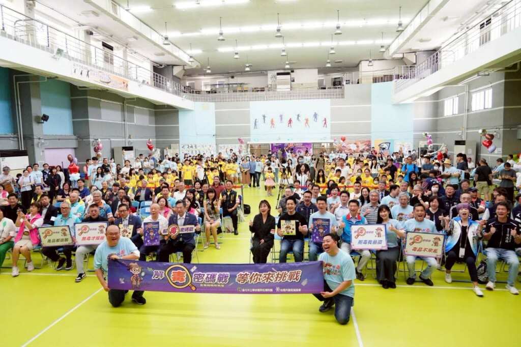 ▲新興毒品偽裝花樣百出,防不勝防。臺北市政府今日舉辦「解毒密碼戰」闖關活動,將反毒意識向社區扎根。