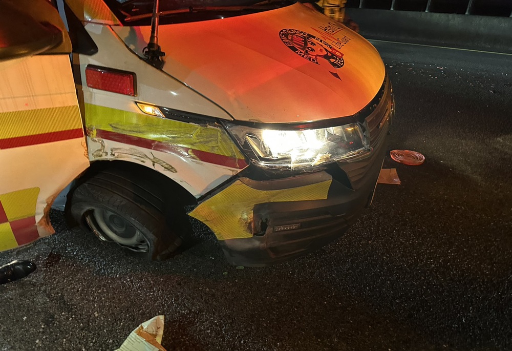 新竹男裝醉持刀襲警消 奪救護車國道狂飆 252 248250809a02