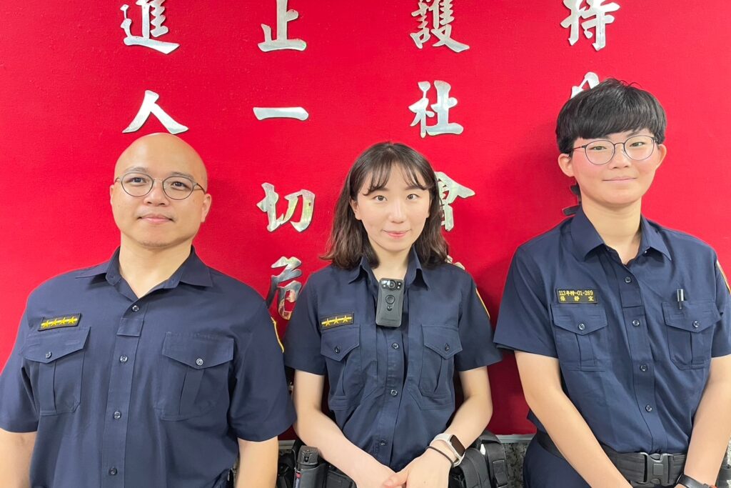 7旬失智翁深夜獨自外出 內湖警即時救援 1 MEITU 20250809 111006287