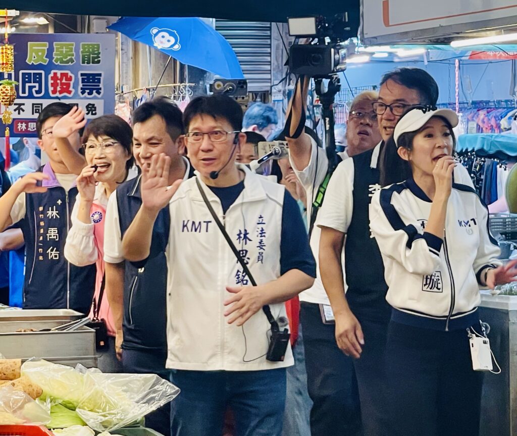 藍白聯軍竹北掃街反惡罷 林思銘疾呼:一起守護監督力量,守護新竹! 2 114080921