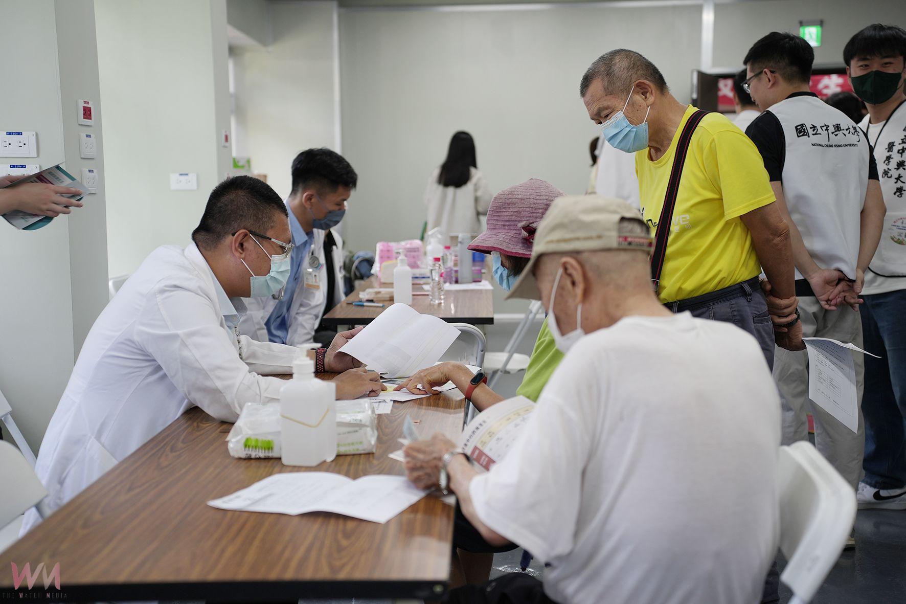 興大醫學院結合彰基與南投縣衛生局 中興新村首辦義診衛教活動 - https://www.watchmedia01.com