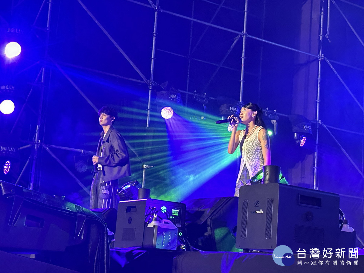 班恩與李芷婷搭配,台下粉絲尖叫聲不斷。(記者扶小萍攝)