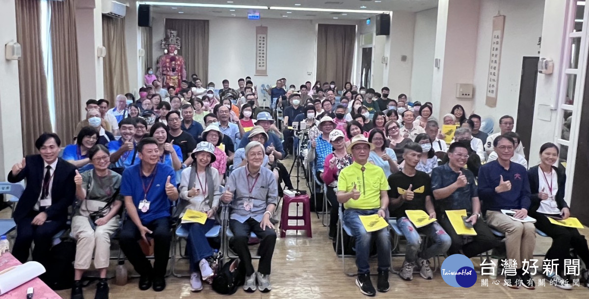 彰化南瑤宮修復工工作坊講座，邀請李乾朗教授實景解說，讓民眾近距離瞭解古蹟文化價值，民眾反應熱烈，座無虛席。圖／彰化市公所提供