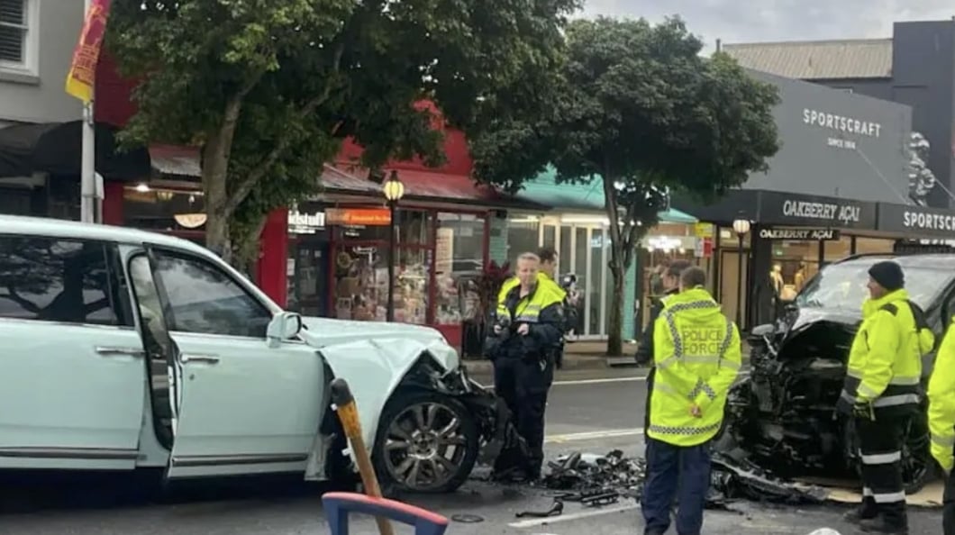 自色頂級休旅車就是楊蘭蘭所駕駛,她毫髮無傷,被撞的車主卻可能終生殘疾。翻攝網路