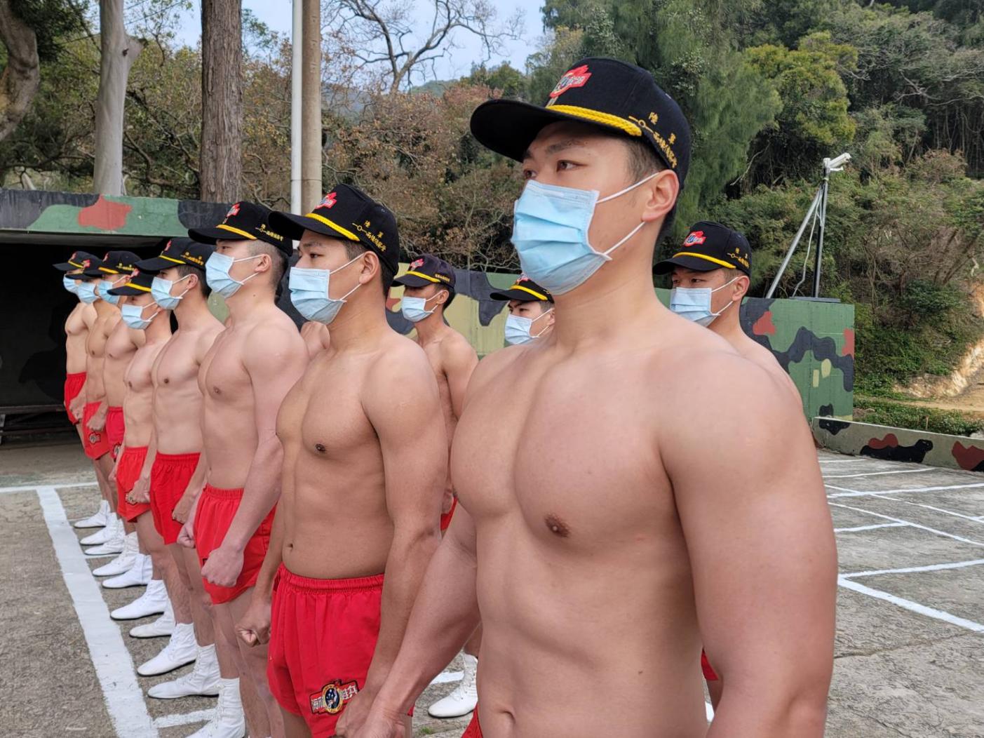 海龍蛙兵是國軍中傳奇般的隊伍,在美方建議下,主力部隊將從前線的金門轉至澎湖。圖為馬祖海龍蛙兵操演。資料照片/王烱華攝