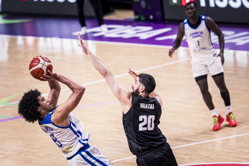賀家兄弟聯手摘下40分，哥哥賀丹裡切外投，也十分犀利。 (FIBA提供)