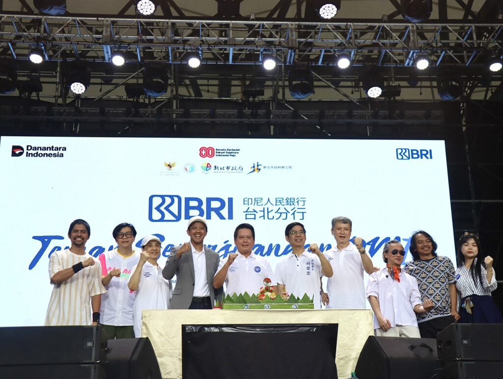 2025印尼移工文化嘉年華「印尼五月天」GiGi樂團熱唱 破萬粉絲擠爆市民廣場