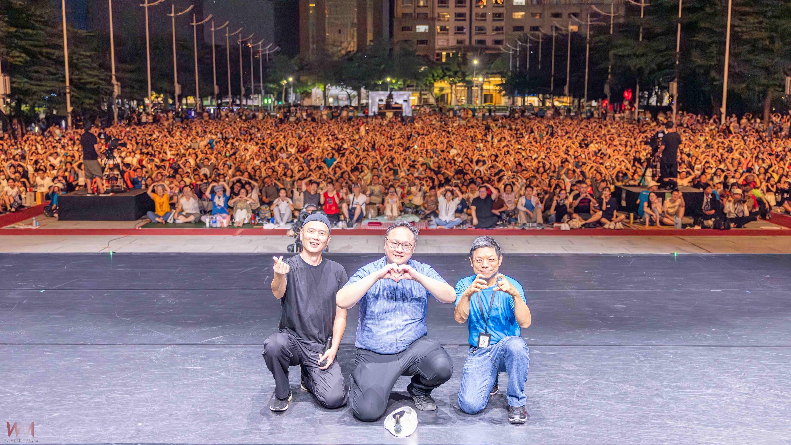 國際級舞作《毛月亮》撼動人心 雲門台中演出 人潮爆滿市府廣場 - https://www.watchmedia01.com