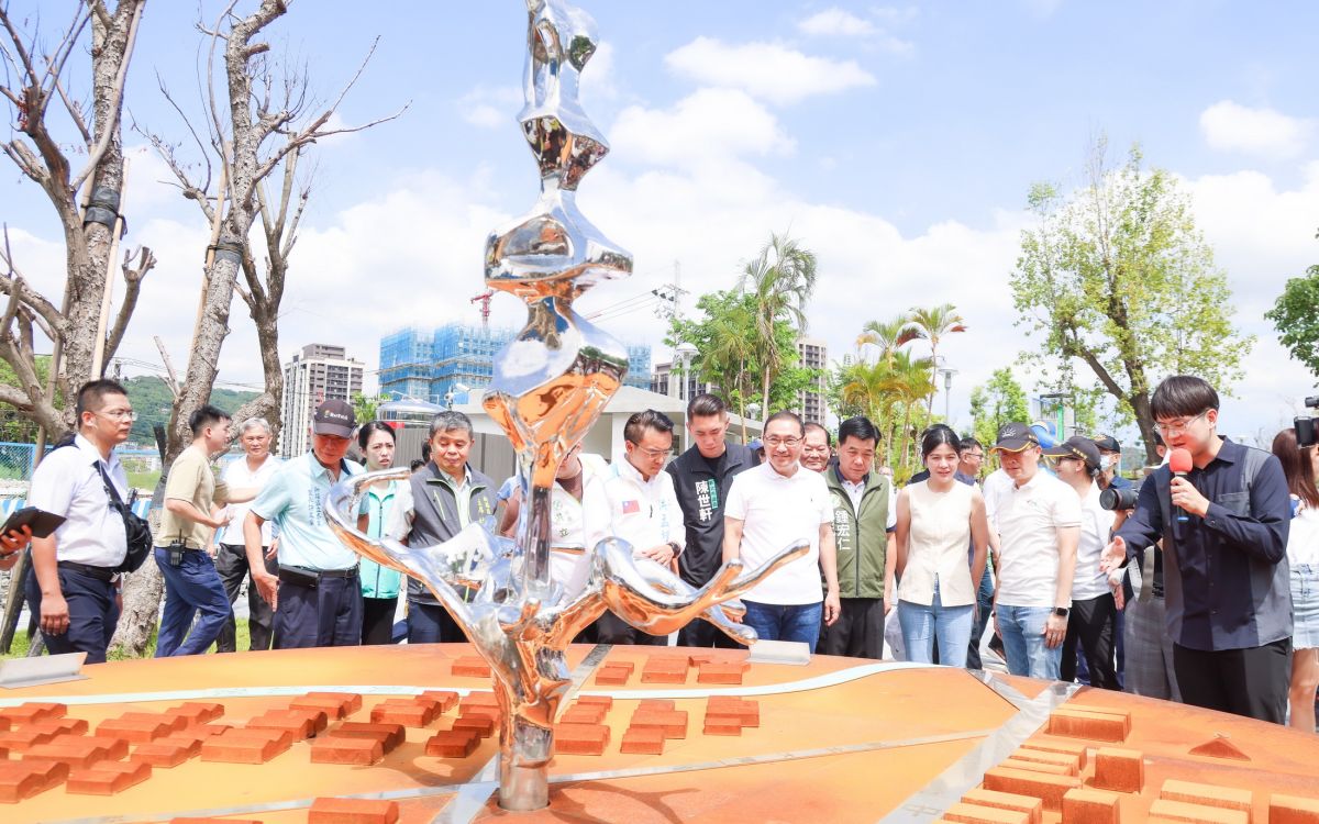 圖/中環公園融合塭仔圳「黑手職人」等傳統產業的特色。(新北市政府新聞局提供)