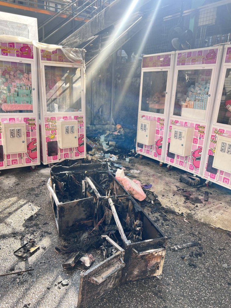 火光狂燒娃娃機!台中男疑縱火 警方快速破案送辦