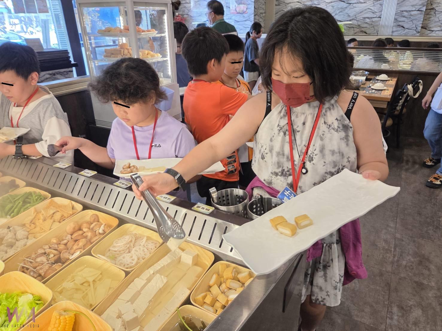 家扶被颱風耽誤的營隊 愛心火鍋饗宴畫圓滿句點 - https://www.watchmedia01.com