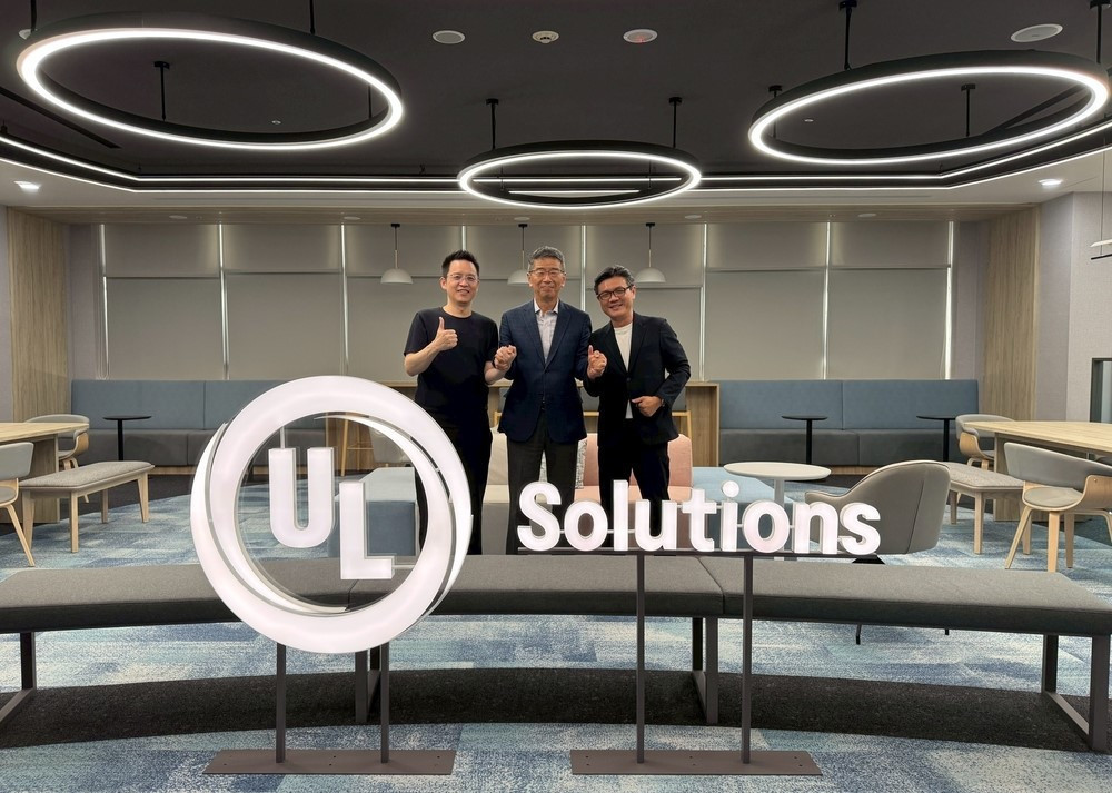 (左1) imos 創辦人 郭信宏、(中) Eyesafe 首席策略長 Davis、(右1) UL Solutions 台灣區總經理 Maxi Tsai。