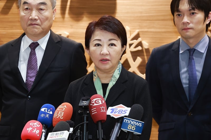 外傳台中市長盧秀燕（中）確定不參選國民黨主席。中央社