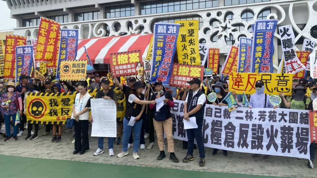 ▲彰化生命園區規劃十部火化機組,自救會憂火化場再添空污。(記者林明佑翻攝)