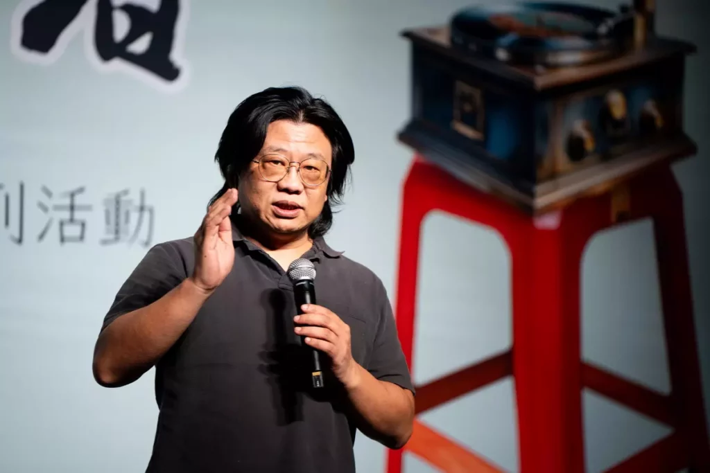 特展策展人葉宗哲介紹本次展覽特色。