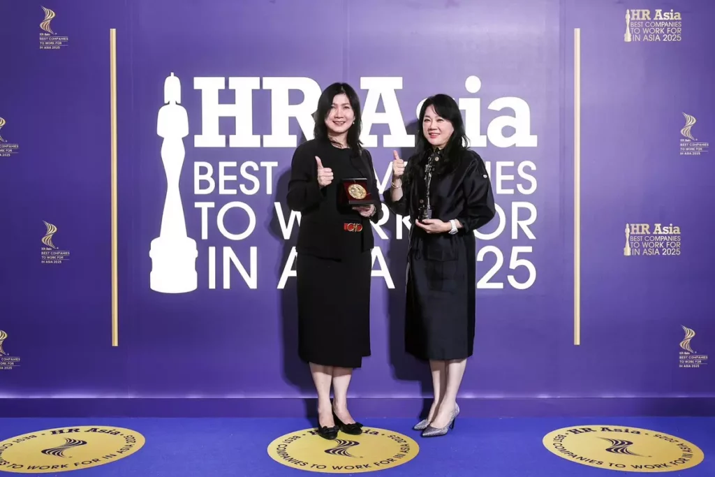 國泰飯店觀光事業為旅宿業唯一同時獲頒《HR Asia》「亞洲最佳企業雇主獎」及「多元平等與包容獎」雙項肯定,右為總經理暨執行長-莊琬華,左為營運長-黃絢霞。圖/國泰飯店觀光事業提供。