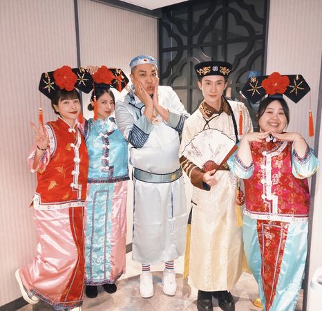 ▲鬼鬼生日辦「還珠格格派對」! 演藝圈好友全扮成格格阿哥狂歡。(圖/翻攝自IG/大文)