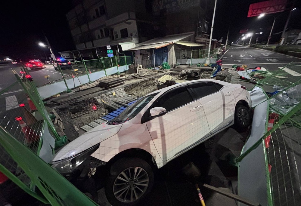 酒駕男自撞工地 警巡邏救人意外查獲K他命 185 248250812a05