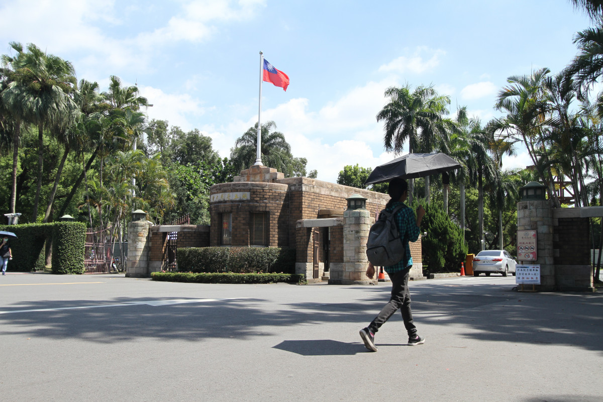 114學年大學分發入學管道今天上午公告分發結果，樂學網升學顧問指出數學乙首次納入分科測驗後，對文組考生選填科系的影響相當顯著，特別是對需具備數理基礎的學群影響明顯。（圖／樂學網）