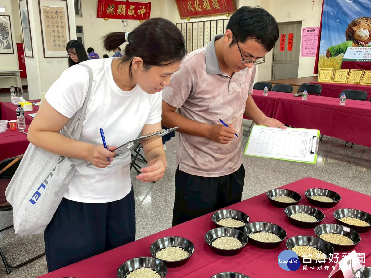 賽事分為「香米組」與「非香米組」兩組,初評各組皆有10位農友參加。