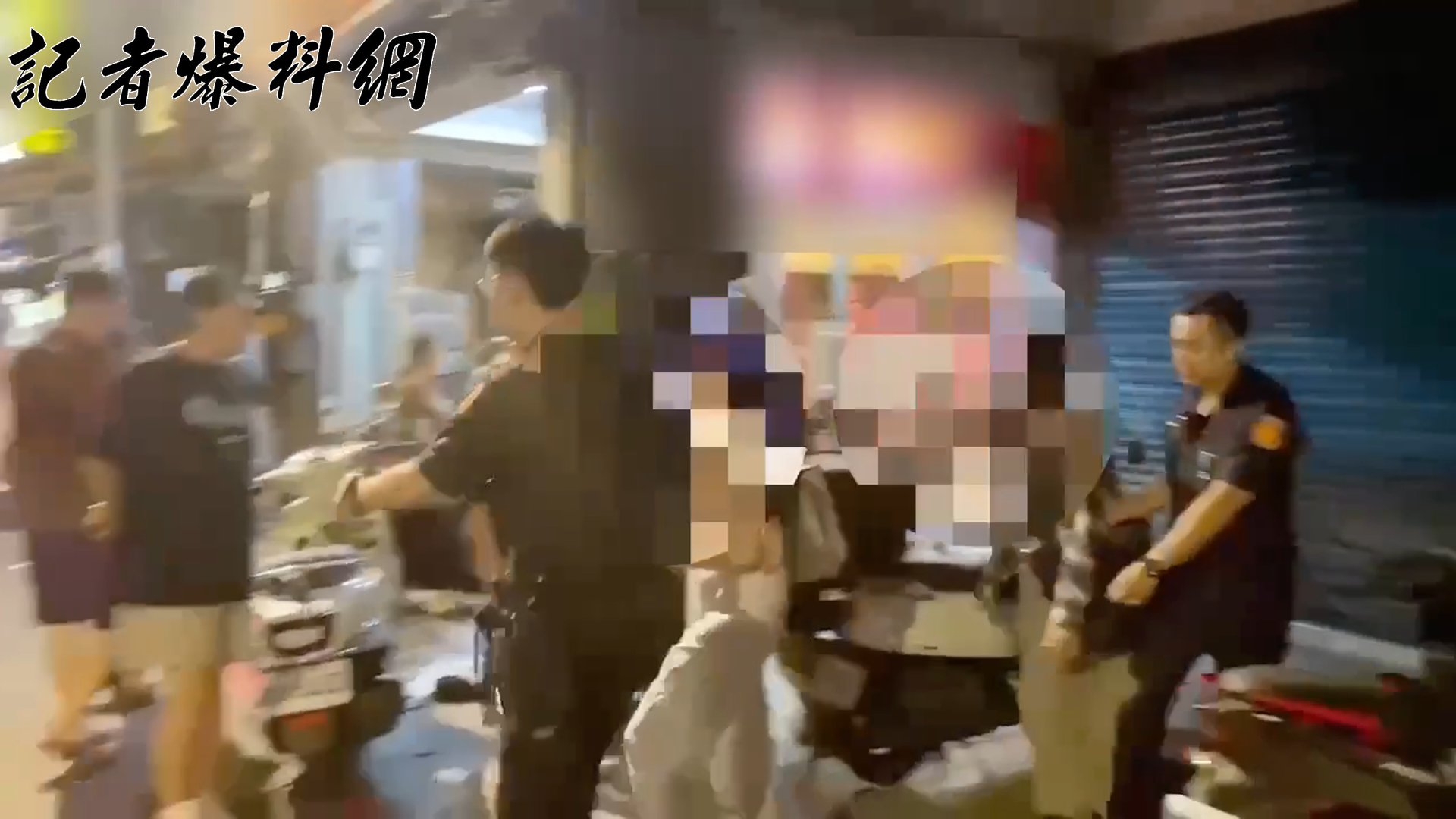 ▲台北市萬華區警方經長期蒐證,昨(12)日晚間20時許與移民署專勤隊聯手出擊,執行「淨城掃黃」勤務。(翻攝畫面)