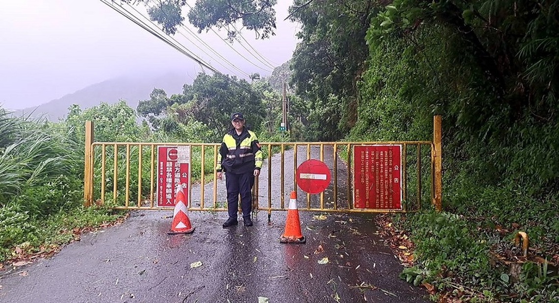 楊柳颱風來襲 鳳林警實施瑞港公路預警性封閉