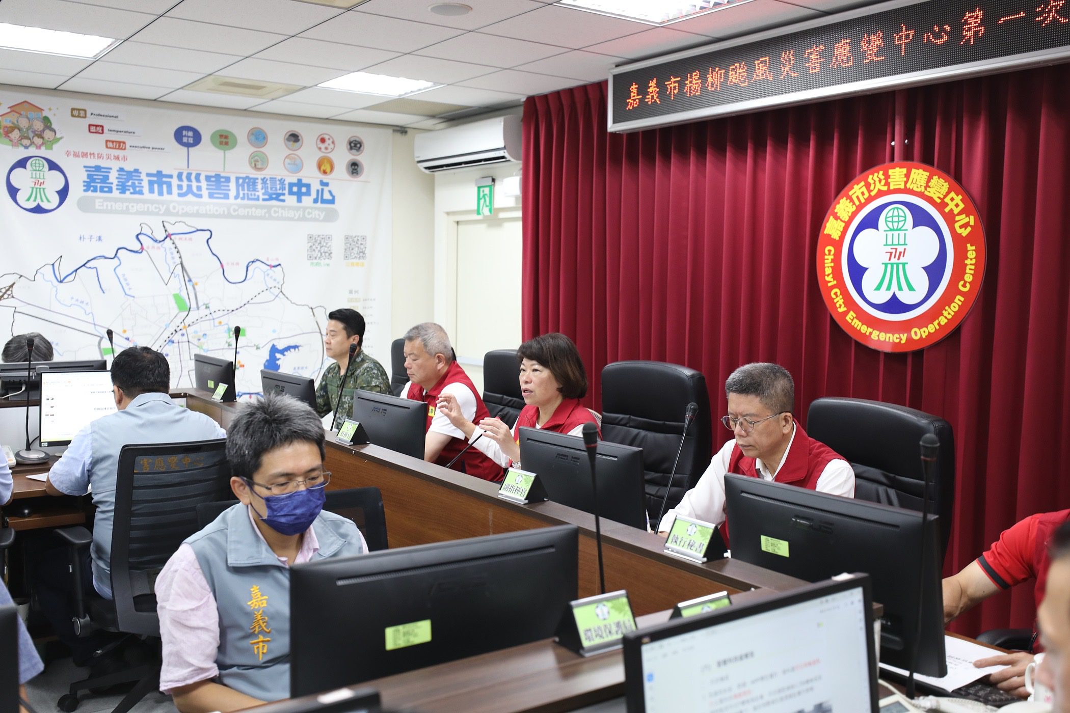 嘉義市一級開設　黃敏惠回國坐鎮防颱