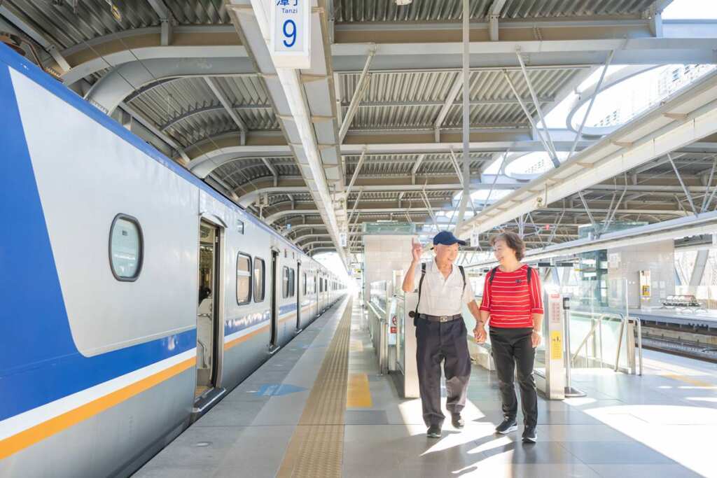 ▲臺中市敬老愛心卡搭乘火車,單趟補助調高至45元。