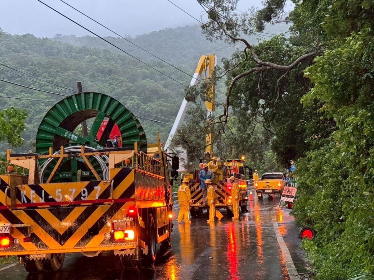 楊柳颱風致屏東1.6萬戶停電　台電復電達99%　全力搶修今夜完成