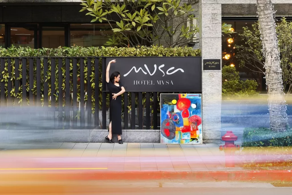 薛喻鮮 ╳ 慕舍酒店「MVSA繆思系列」畫作暨攝影個展—Lobby作品《鮮 • 鮮異想》