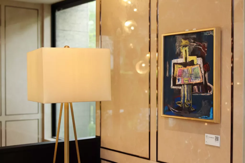 薛喻鮮 ╳ 慕舍酒店「MVSA繆思系列」畫作暨攝影個展—Lobby作品《藏著十字架跳舞的我》油畫