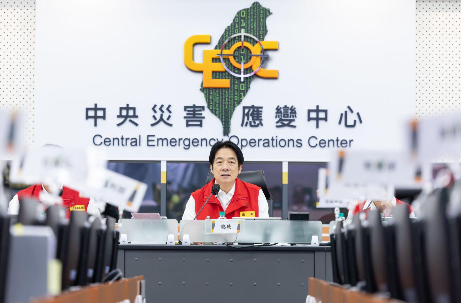 賴清德視察中央應變中心 籲強化水電通訊三大民生需求防災能量 248 賴清德視察中央應變中心 籲強化水電通訊三大民生需求防災能量 247