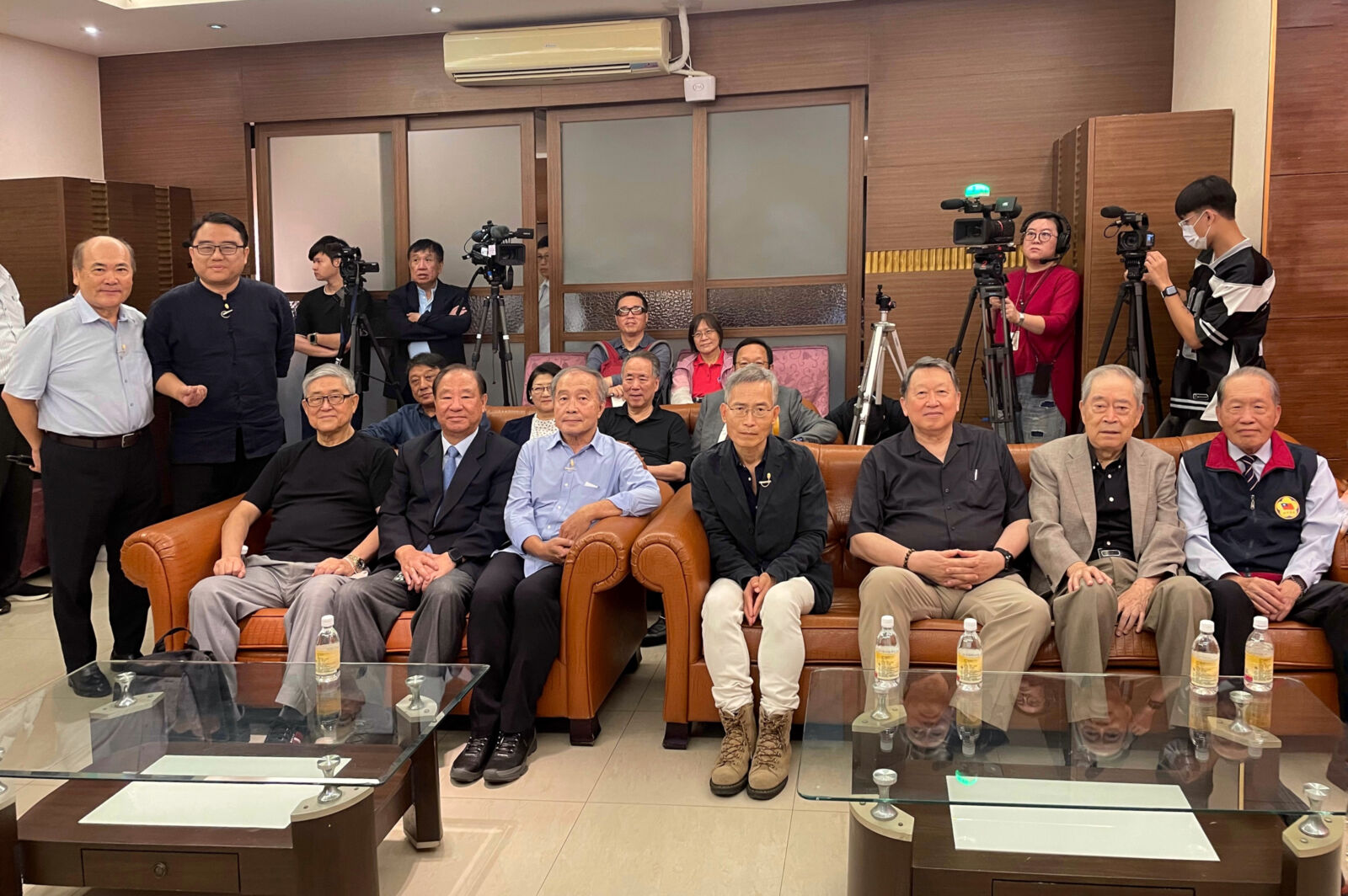 【有影】中華眷村文化發展總會舉辦蔣中正逝世50週年座談 呼籲守護歷史文化 244 CNEWS195250813a02