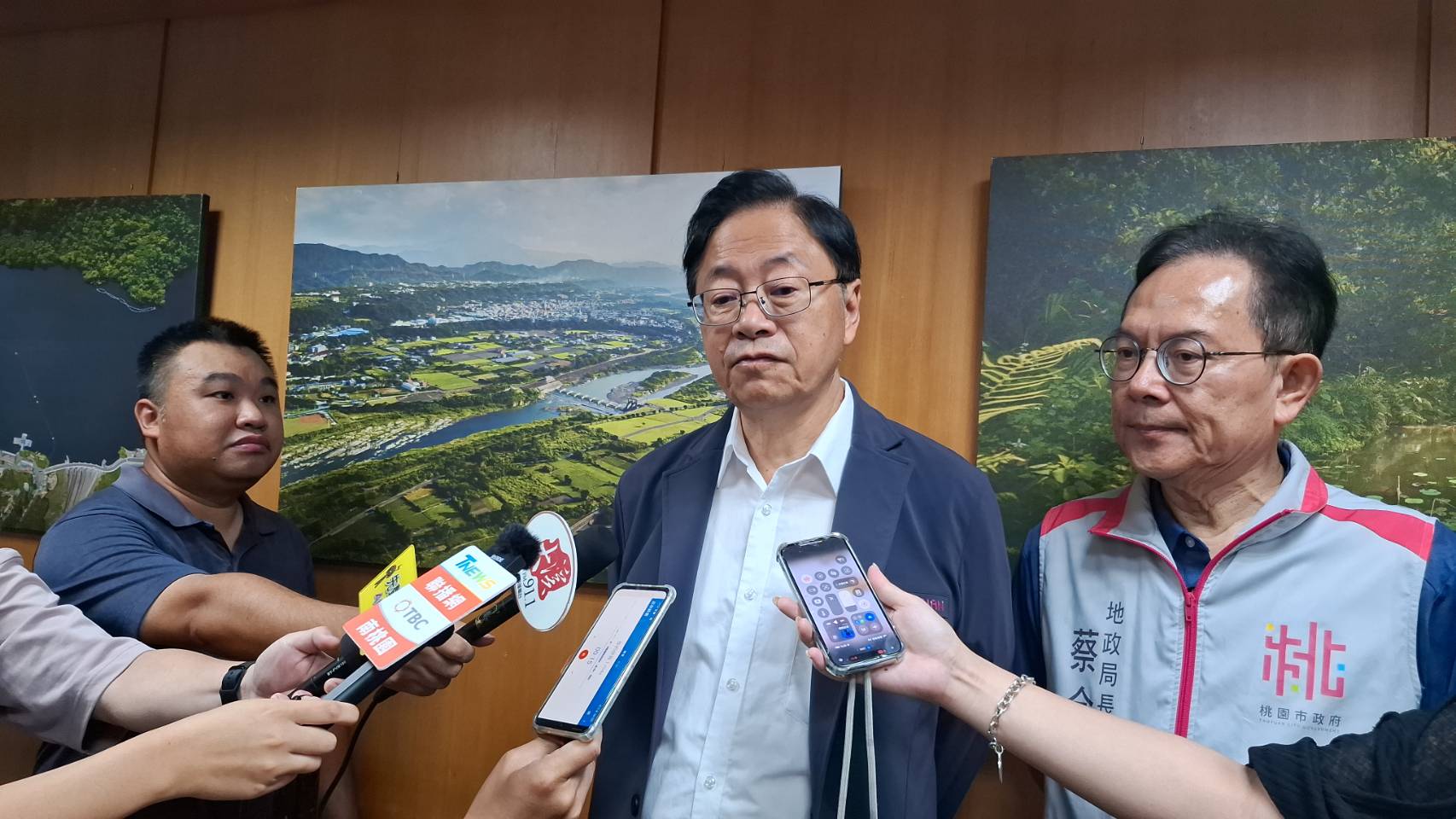 【有片】批政院對航空城拆遷戶困境「無動於衷」 張善政:難怪賴政府民調低 79301 0