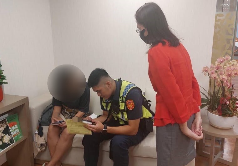 女誤踩假投資真詐財陷阱             警銀成功保住五十萬美金