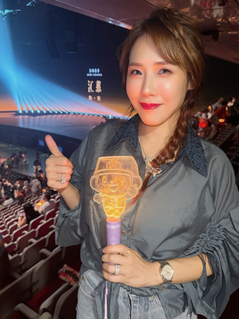 〈斷腸詩〉一響秒落淚!金曲甜美女神吳申梅追星江蕙 《我家的事》太催淚,黑匡雙語雜誌創辦人:家家有本難唸的經 28 IMG 1885